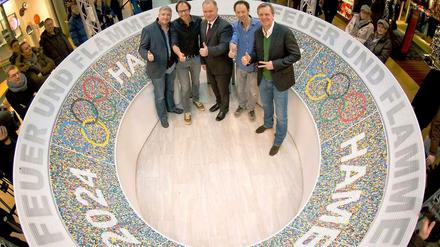 Hamburgs Herren der Ringe präsentierten dieser Tage ein „Mini-Stadion“ in einem Einkaufzentrum. 