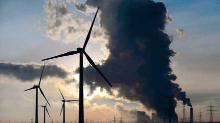 Klimafreundlich. CO2 lässt sich mit erneuerbaren Energien sparen – oder mit Atomkraft. Die EU streitet über den besseren Weg. 