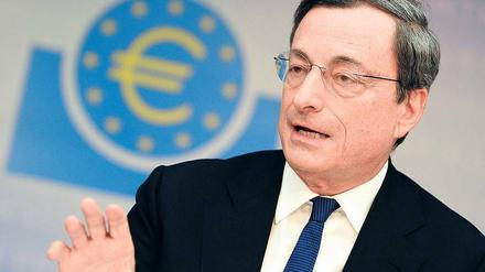 EZB-Chef Mario Draghi muss sich etwas einfallen lassen – in immer mehr Euro-Ländern sinken die Preise.