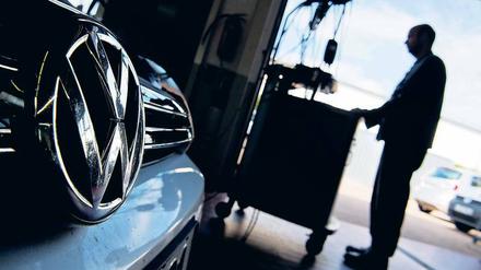 Rückruf in die Werkstatt. Insgesamt 2,6 Millionen Dieselwagen des VW-Konzerns sind allein in Deutschland betroffen, erst 750 000 wurden repariert. 