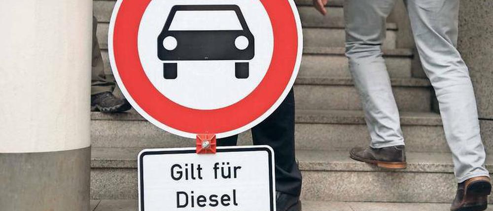 Es wird ernst. Von Januar an gibt es flächendeckend ein Fahrverbot in Stuttgart, im Sommer folgen einige Berliner Straßen. 