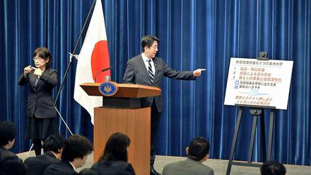 Das ist der Weg aus der Rezession, behauptet Japans neuer Premier Shinzo Abe über sein milliardenschweres Konjunkturprogramm 