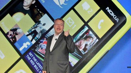Nokia-Chef Stephen Elop stellte im September 2012 in New York die neuen Modelle mit dem Microsoft-Betriebssystem Windows 8 vor.