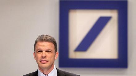 Die Aufbruchsstimmung, die der neue CEO Christian Sewing bei der Hauptversammlung der Deutschen Bank zu verbreiten versuchte, ist bereits verpufft.