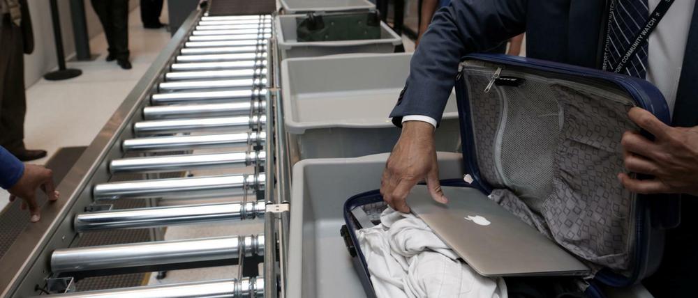 Bald könnten Laptops aus dem Handgepäck verschwinden Foto: Reuters/Joey Penney