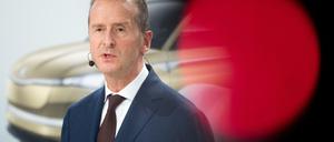 „Mit dem Versuch einer für viele Seiten gesichtswahrenden Lösung zur Beruhigung der Lage bei Volkswagen verliert Herbert Diess weiter an Macht“, kommentierte ein Analyst.