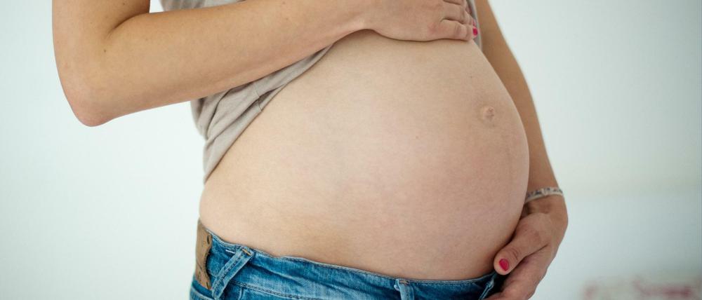Schwangere, bei denen eine Schwangerschaftsvergiftung droht, können das Risiko jetzt mit einem Bluttest einschätzen. 