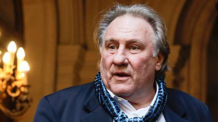 Wegen erneuter Vorwürfe sexueller Übergriffe ist der französische Schauspielstar Gérard Depardieu zum Verhör geladen worden.