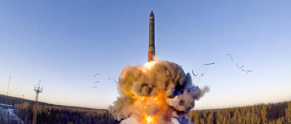 Eine Rakete wird während des Interkontinental-Raketentests in Plesetsk im Nordwesten Russlands abgefeuert. 