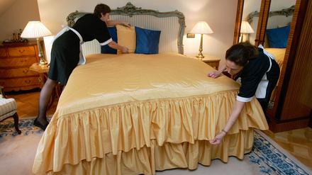 So sah es 2006 aus: Zimmermädchen bei der Arbeit im Schlosshotel Grunewald in Berlin.