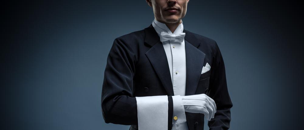 Frack und Handschuhe tragen moderne Butler nur in Ausnahmefällen. Die meisten Kunden erwarten lediglich ordentliche Freizeitkleidung, keine besondere Uniform.