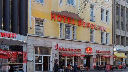 Bereits vor dem Umbau zur Flüchtlingsunterkunft hatte das „Hotel Berolina“ an der Rankestraße nahe dem Breitscheidplatz und dem Ku'damm geschlossen. 