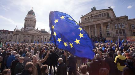 Zu den Pulse-of-Europe-Demonstrationen auf dem Gendarmenmarkt kamen vor zwei Jahren Hunderte Berliner.