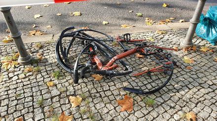 Unfall mit einer Radfahrerin und einem Betonmischer in Berlin-Wilmersdorf.