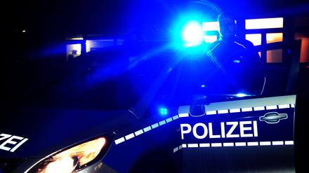 Ein Funkwagen der Berliner Polizei ist unterwegs. (Symbolbild)