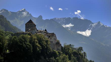 Liechtenstein im Rampenlicht: Das kleine Land mit dem hier abgebildeten Schloss in Vaduz ist unter den zehn besten europäischen Reisezielen von "Lonely Planet" gelandet.