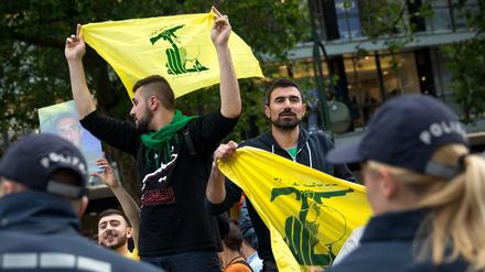 Viele Teilnehmer sind Anhänger der schiitischen Hisbollah, die von Teheran finanziert wird.