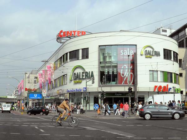 Das Schnelltestzentrum "testzentrale" in einem der Ring-Center-Gebäude an der Frankfurter Allee in Berlin-Friedrichshain ist betroffen.