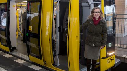 Die BVG-Vorstandsvorsitzende Sigrid Evelyn Nikutta stellt im Jahr 2015 den neuen U-Bahntyp IK von Stadler vor.