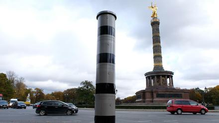Eine Blitzanlage in Form einer Säule am Großen Stern in Berlin.