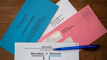 Briefwahlunterlagen für die Bundestagswahl im September.