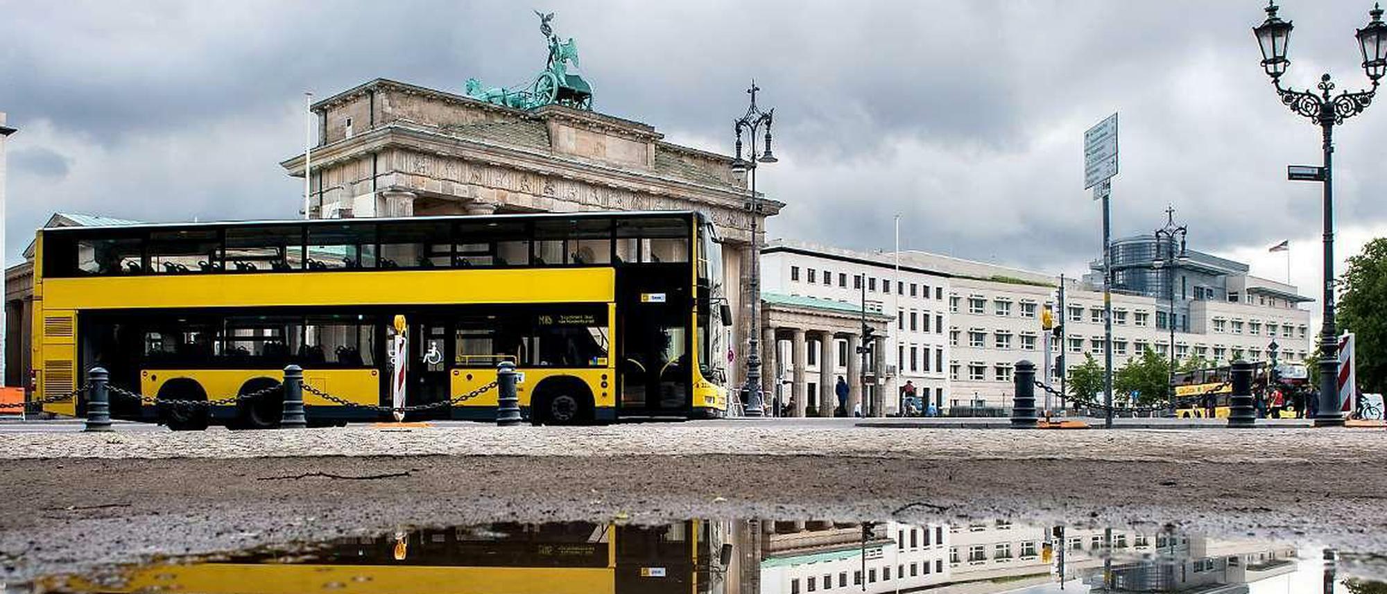 BVG rüstet auf: Neuer Doppeldecker-Bus mit Handy-Ladestation geplant