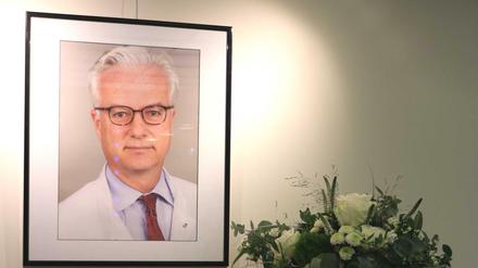 Kondolenzbuch für den getöteten Mediziner Fritz von Weizsäcker in der Schlosspark-Klinik