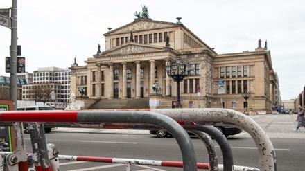 Im Konzerthaus am Gendarmenmarkt in Berlin findet eine zentrale Gedenkveranstaltung für die Verstorbenen in der Corona-Pandemie statt.