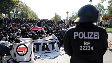 Linke Gegendemonstranten blockierten am Samstag die Demo von Rechtsextremen.