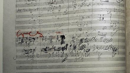 Das Faksimile der Partitur der neunten Sinfonie von Ludwig van Beethoven wird in der Berliner Staatsbibliothek gezeigt.