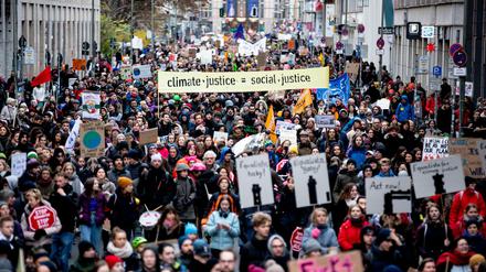 Der Demonstrationszug von Fridays For Future sowie einem großen NGO-Bündnis zum Aktionstag für mehr Klimaschutz.