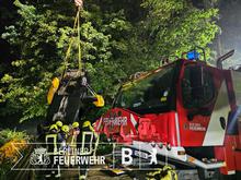 Feuerwehr beendet mehrstündigen Einsatz: Auto in den Berliner Schlachtensee gestürzt – Insasse gestorben