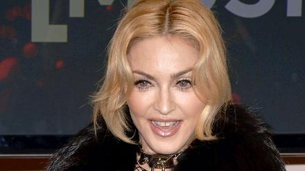 Sie kommt nicht. Madonna eröffnet zwar ein Fitnessstudio an der Clayallee - doch sie kommt nicht selbst nach Berlin. Vielleicht zur Eröffnung im September.