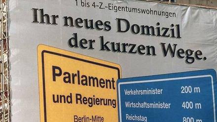 Zweite Heimat Berlin. Die meisten Bundestagsabgeordneten leben nur in den Sitzungswochen des Bundestages in Berlin. Dennoch müssen auch sie hier einen Wohnsitz anmelden und dann die Zweitwohungssteuer bezahlen. 