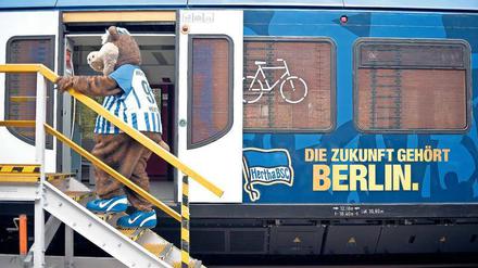 Tschüs Hertha. Auch der blau-weiße Hertha-Zug darf nur noch befristet fahren.