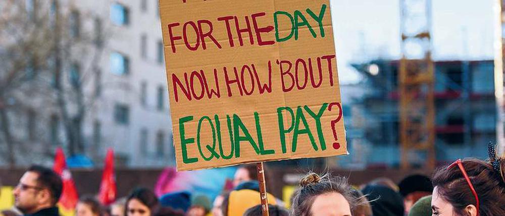 Die Lohnlücke war auch bei der Berliner Demonstration zum Internationalen Frauentag am 8. März 2019 ein Thema.