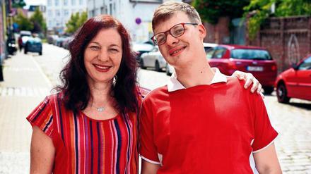 Ein gutes Team sind Annegret Lüder und ihr 18-jähriger Sohn Paul, doch im Alltag stoßen sie auf viele Hürden. 