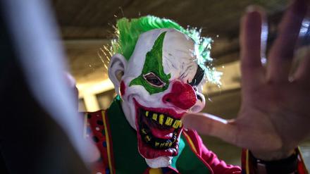 Fürchten Sie sich vor diesem Clown? Heute sind sorgen Horror-Clowns wieder für Angst, Schrecken und Belustigung. 