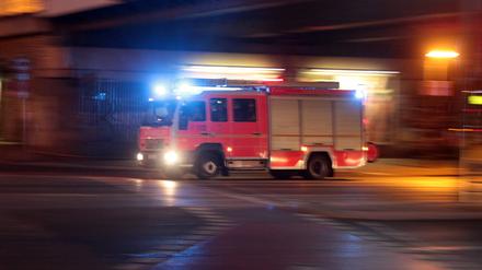 Blaulicht auf einem Einsatzfahrzeug der Berliner Feuerwehr. (Symbolbild)