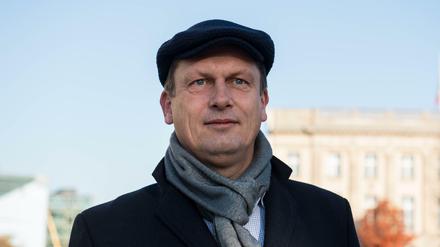 Der Oberbürgermeister von Cottbus, Holger Kelch (CDU), bei einer Demonstration im Jahr 2019. Er steht zurzeit im Verdacht, sich beim Impfen vorgedrängelt zu haben. (Archivbild)