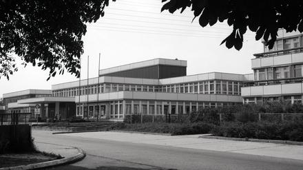 1985, Berlin, DDR – Dr.-Georg-Benjamin-Oberschule für Körperbehinderte in der Paul-Junius-Straße. 