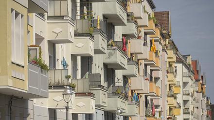 Mieter von rund 200.000 Berliner Wohnungen könnten direkt von einer Vergesellschaftung profitieren.