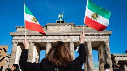 Iran-Solidarität: Demonstration am 7. Oktober vor dem Brandenburger Tor.