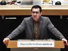 Vorfall in Moabiter Wahlkreisbüro: Berliner Grünen-Abgeordneter mit Hammer angegriffen