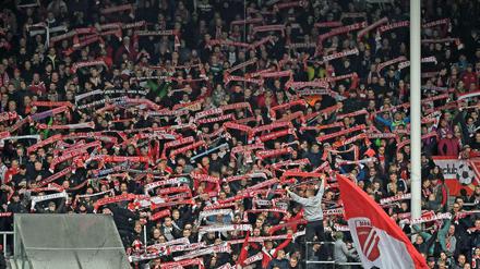 Neben vielen friedlichen Anhängern zählt der FC Energie auch die meisten gewaltbereiten Fans in Brandenburg.