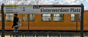 Der Bahnhof Elsterwerdaer Platz - in der Nähe liegt die Wiese für den AfD-Parteitag.