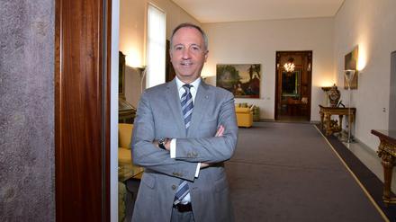 Venezianischer Netzwerker. Der neue italienische Botschafter Armando Varricchionin seinen offiziellen Räumen in Tiergarten.