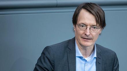 Der Abgeordnete Karl Lauterbach (SPD) hat am Montag im Roten Rathaus einen Bericht zur "Gesundheitsstadt Berlin 2030" vorgestellt.
