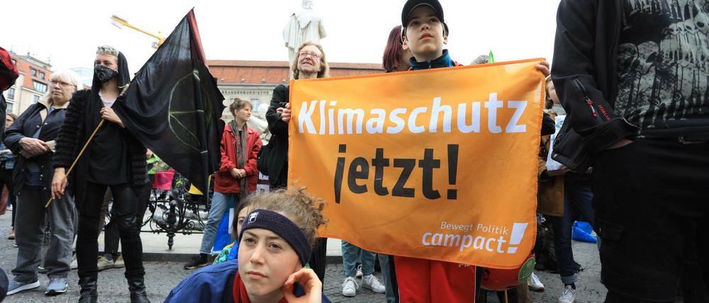 Klimakämpfer. Kürzlich protestierten Aktivisten der Bewegung "Extinction Rebellion" auf dem Gendarmenmarkt in Berlin-Mitte.