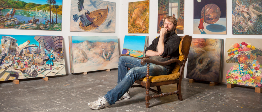Der Künstler Sebastian Meschenmoser in seinem Atelier